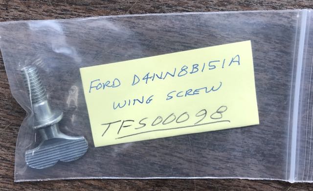#TFS00098
Grille Wing Screw. Ford #D4NN8B151A
Fits: Ford 1953-1975 NAA, 600, 601, 800, 801, 2000, 4000.
NOS
$10