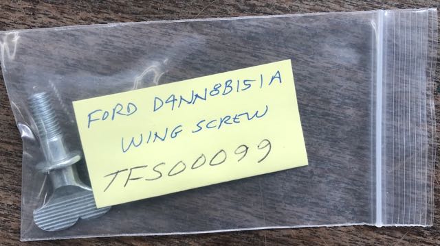 #TFS00099
Grille Wing Screw. Ford #D4NN8B151A
Fits: Ford 1953-1975 NAA, 600, 601, 800, 801, 2000, 4000.
NOS
$10