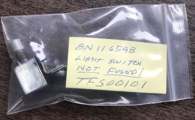 #TFS00101
Light Switch, NOT FUSED!, Ford #8N11654B
Fits: Ford 8N, NAA, More
NOS
$10