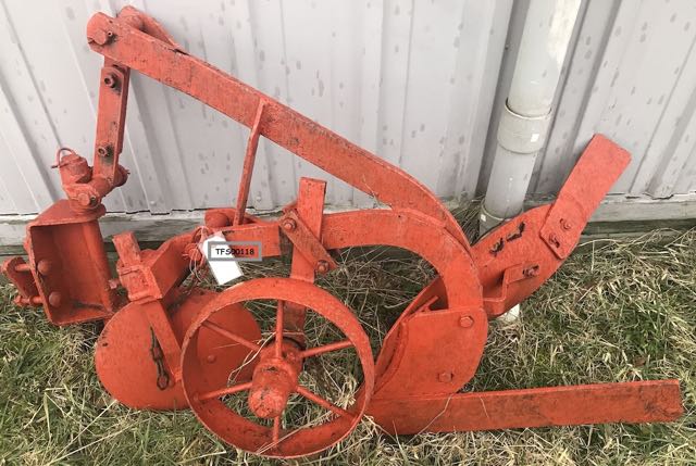 #TFS00118
Plow, 12 In Front Mounted
Fits: Allis Chalmers G
Good, Used
$375
